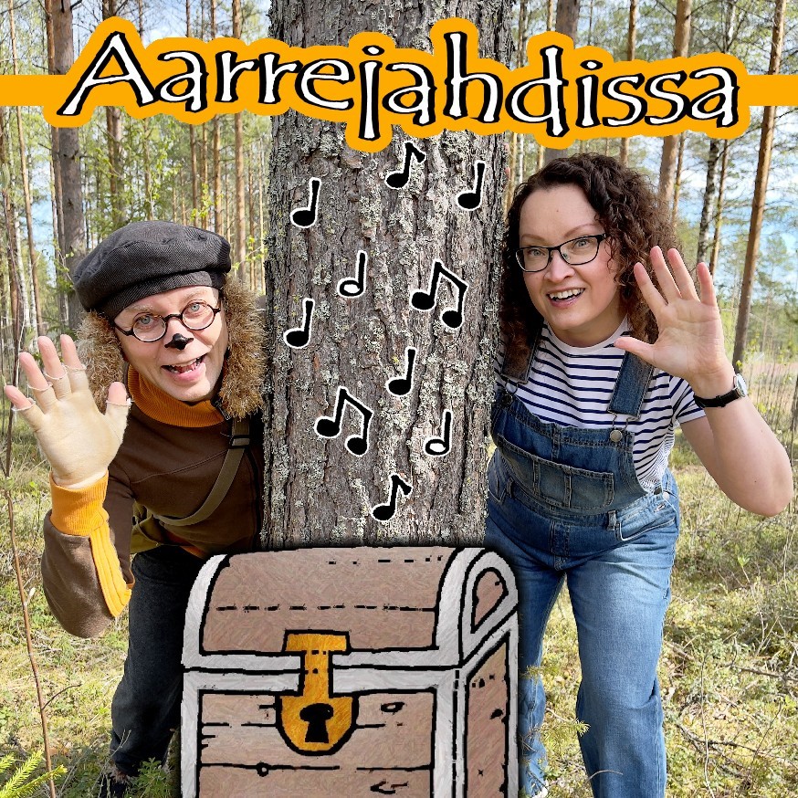 Nainen, koira, aarrearkku, metsä